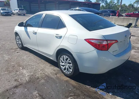 2018 Toyota Corolla Le z USA, uszkodzony, nr VIN 5YFBURHE5JP810149